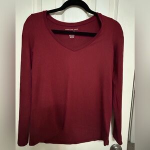 Beautiful American Eagle soft burgundy sweater